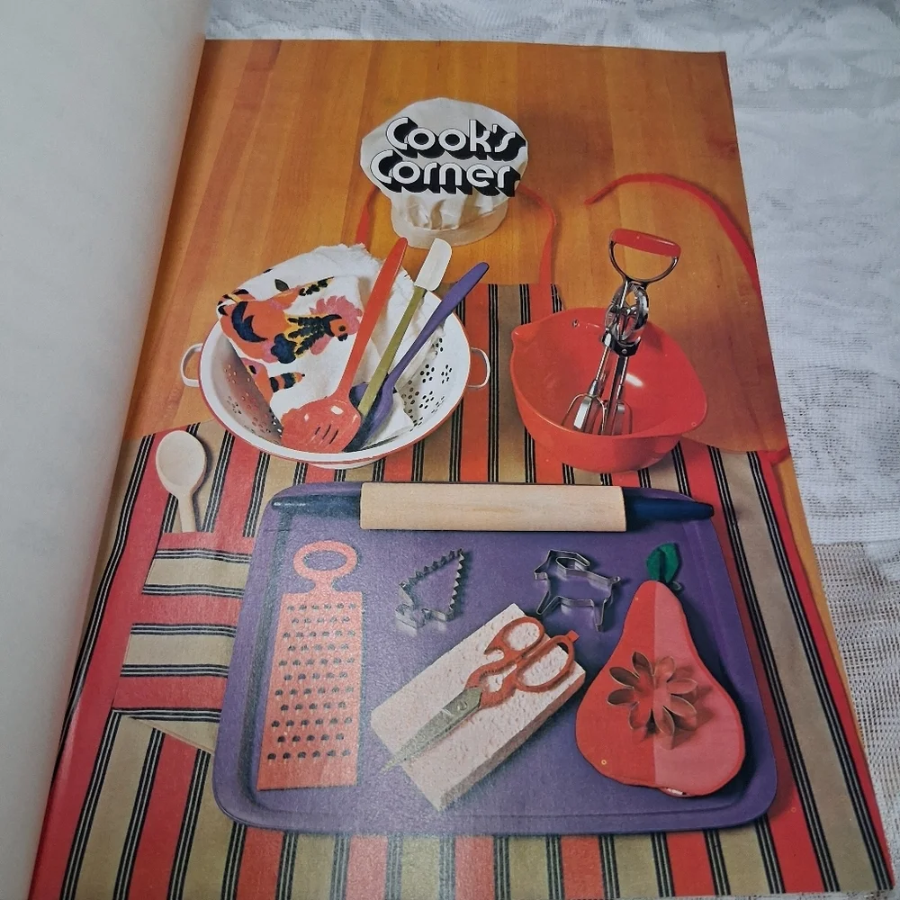 Vintage 1978 Betty Crocker's Cookbook For Boys & Girls Colorful Fun Recipes